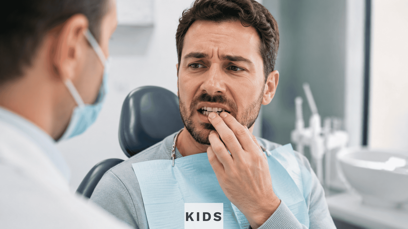 Examen dental en clínica moderna