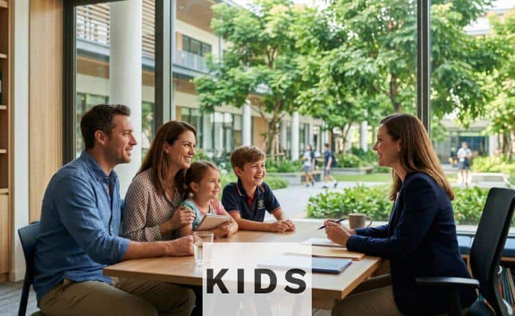 Familia visitando un colegio internacional